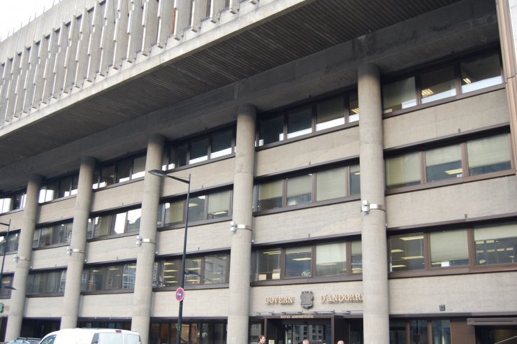 Façana de l'edifici administratiu del Govern.